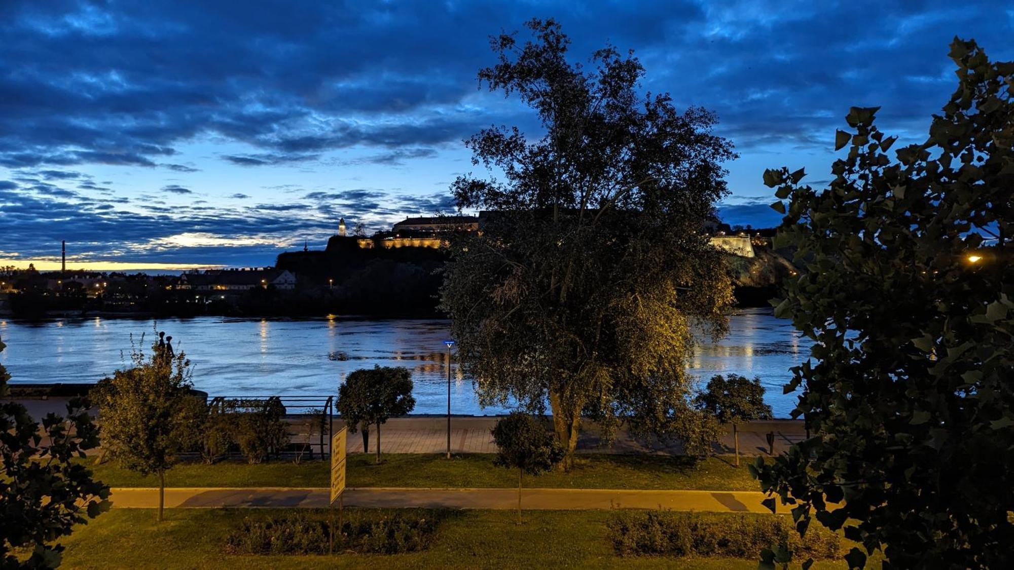 Center, Private Garage, Danube & Fortress, 3 Bdrm 2 Bath โนวีซาด ภายนอก รูปภาพ
